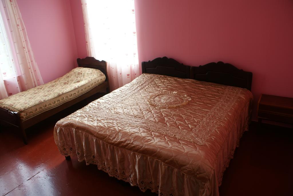 Merabi And Neli Guest House ماكينجاوري الغرفة الصورة