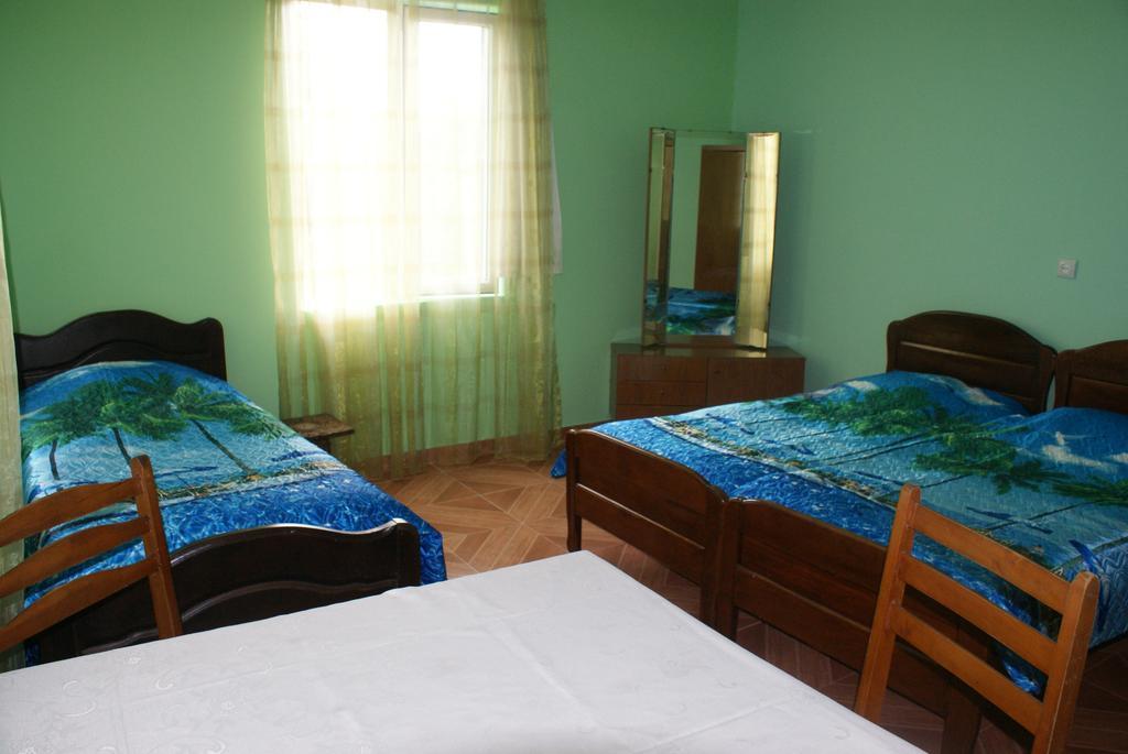 Merabi And Neli Guest House ماكينجاوري الغرفة الصورة