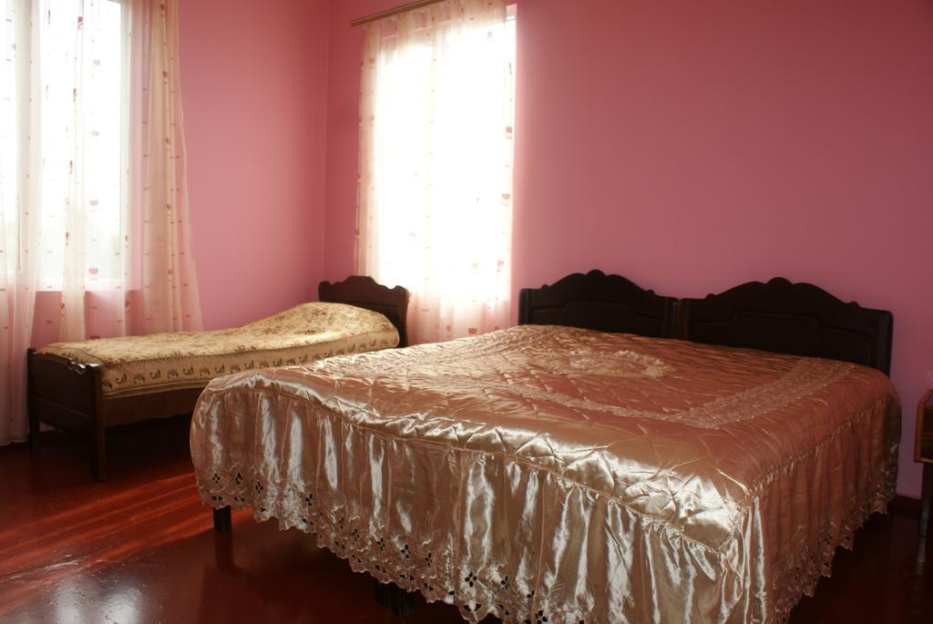 Merabi And Neli Guest House ماكينجاوري الغرفة الصورة