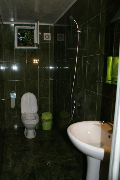 Merabi And Neli Guest House ماكينجاوري الغرفة الصورة