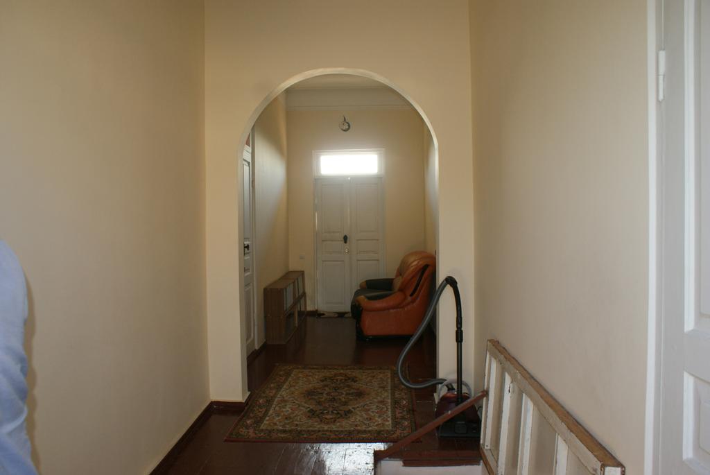 Merabi And Neli Guest House ماكينجاوري الغرفة الصورة